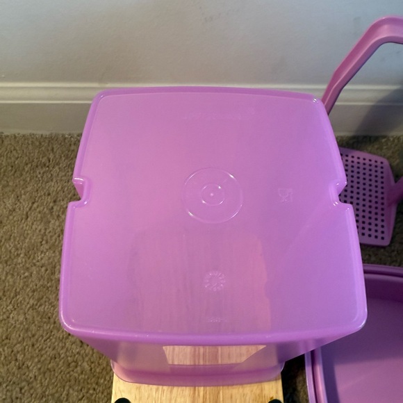 Tupperware Pick A Deli Pickle Keeper PURPLE Container 1560-2 EXCELLENT 8.5 Cup - Picture 6 of 6